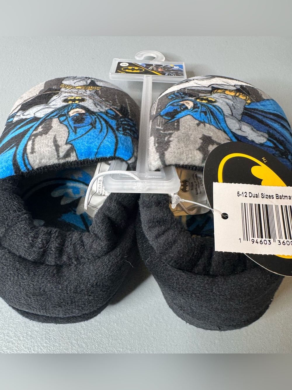 Batman comic print plush Fleece Kids Slippers with grip sole pills size 5/6 - Picture 3 of 5
